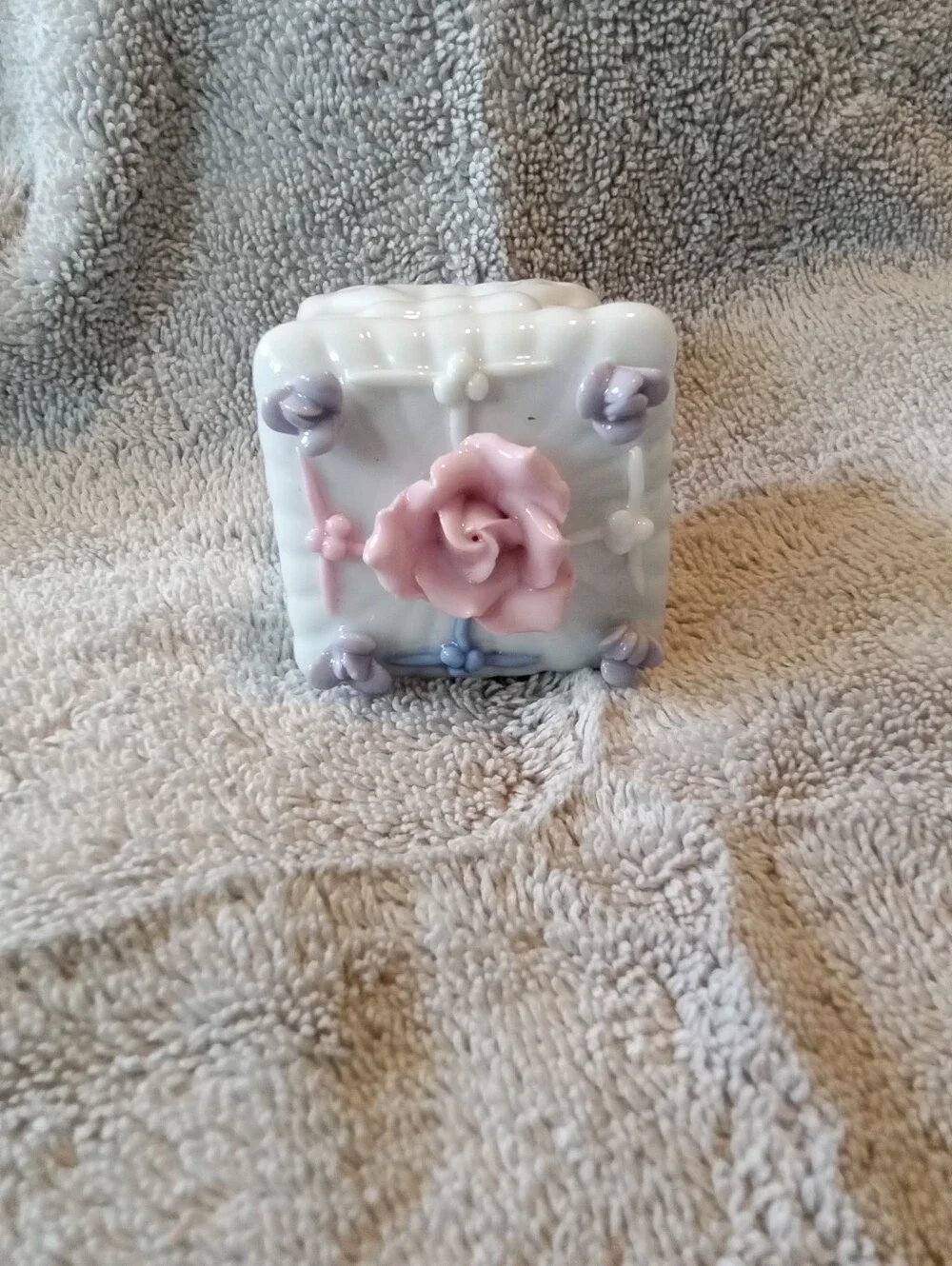 #1539 Delicate Pink & Lavender Floral Bath Accessory Box
